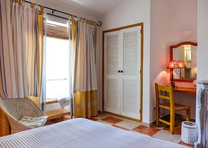 Konukevi Casa Vale Del Rei